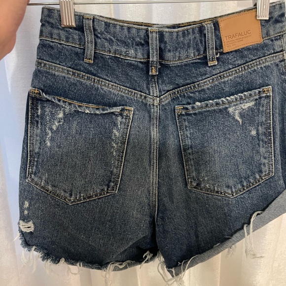 Zara high waisted jean shorts - Picture 3 of 3